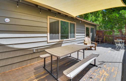 Cozy Retreat with Deck about 2 Mi to Pinecrest Lake! - Foto 26