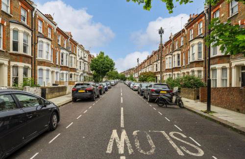 Modern Split Level 2BR Spacious Apt Maida Vale - Photo 34
