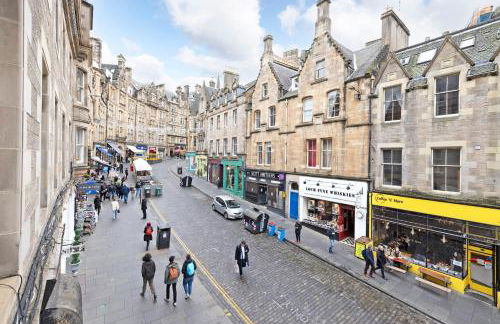 JOIVY Iconic Cockburn Street 4 Bedroom Apartment: Heart of Old Town - Foto 82