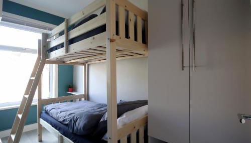 2-Bedroom, Free Parking, High Speed Wi-Fi, Swinton Manchester - Foto 5, wardrobe