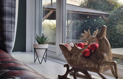 Spacious 4 Bed Holiday Home with Hot Tub & Parking near Matlock Peak District - Foto 11