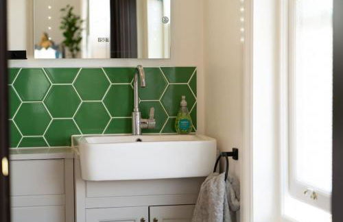 Luxury Penthouse Retreat with Epic Ocean Views & Log Burner - Foto 142