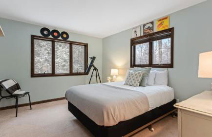 Catskills Mountain Home Near Windham w Fireplace Open Living Deer Run Lodge by AvantStay - Foto 23