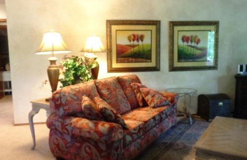 37DPD - Forest view, log-sided two bedroom, two bath condo on Lake Ouachita - Photo 2