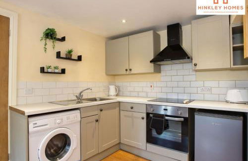 Cosy Contained Riverside 1bed - 2 Floors - Parking - Photo 10