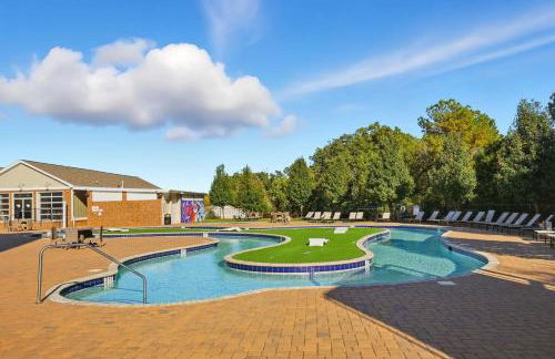 Modern Comfort and Resort Style Living Near CU - Foto 28