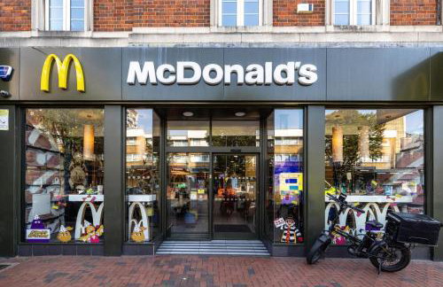 Modern home with driveway parking for 2 vehicles, near Tottenham Hotspur Stadium, White Hart Lane Train Station - Foto 46