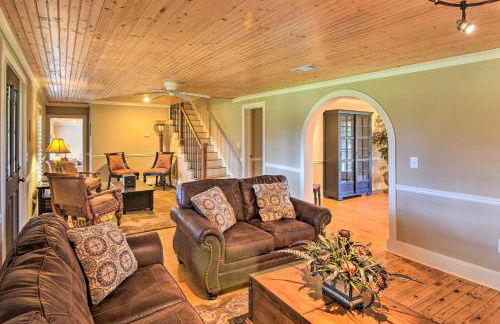 Serving Southern Charm at this Clarkesville House! - Foto 5