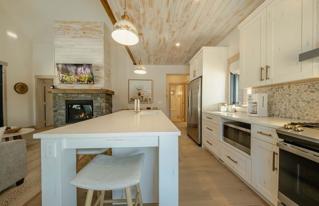 Wilderness Club Nest Modern Cabin Retreat for 9 w/ Hot Tub - Photo 12