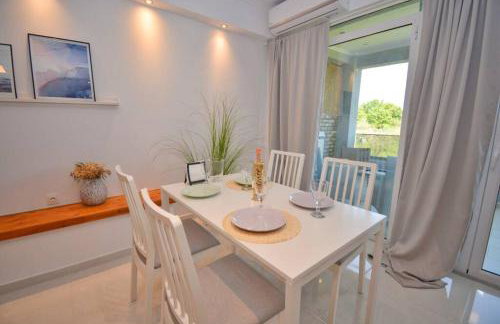 Potamos Deluxe White Apartment - Photo 14