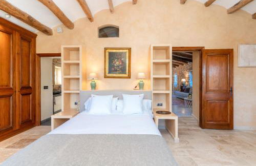 Casa de Piedra ubicada en el exclusivo wine village de Viladellops, te ofrece una experiencia única, donde el lujo y la tradición se fusionan en un entorno natural privilegiado - Foto 37