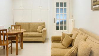 Mamour Apartments, Near Tram & 8' to Beach, Queen Bed Comfort - Foto 2