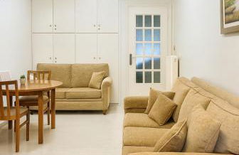 Mamour Apartments, Near Tram & 8' to Beach, Queen Bed Comfort - Foto 4