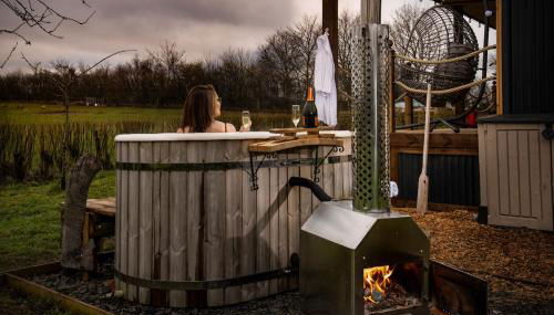 Bastle Retreats Cabin with hot tub - Foto 3