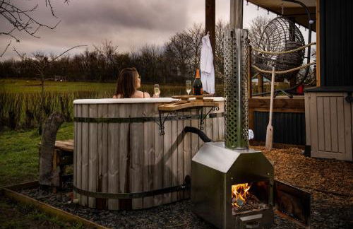 Bastle Retreats Cabin with hot tub - Foto 3