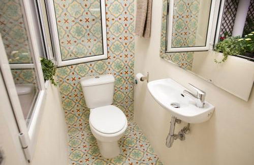 Authentic Charming Apartment/Wifi/Air Conditioning - Photo 11