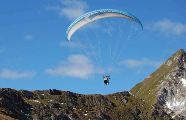 Volo in parapendio sulle Alpi svizzere - Foto 6