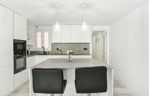 Magnificent- 2Bd 2Bth- City Center - Photo 16