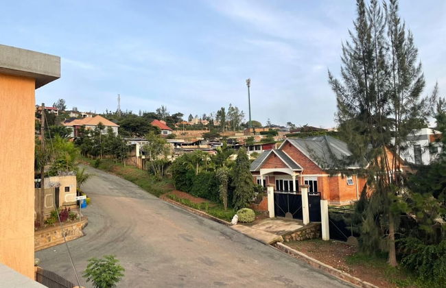 The Mugabi's Spacious Private Room - Foto 46