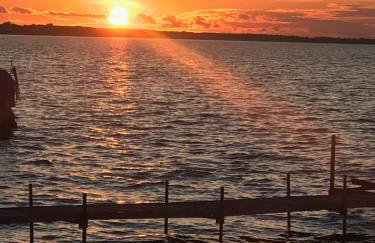 Lakefront - Spacious Family Getaway with Dock! - Foto 1