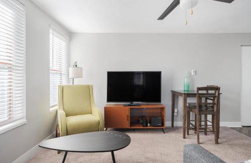 Modern Mass Ave 1BR Apartment with Kitchen - Foto 32