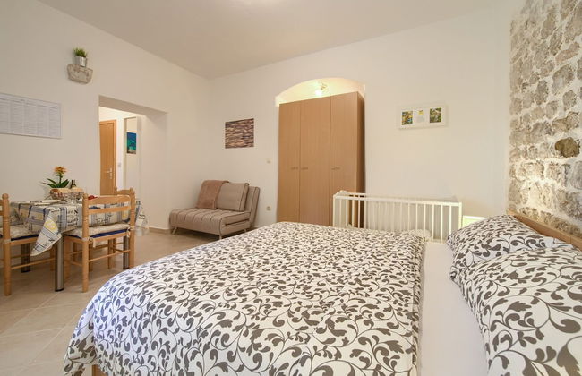 Chic and Charming Krk Downtown Apartments - Photo 2