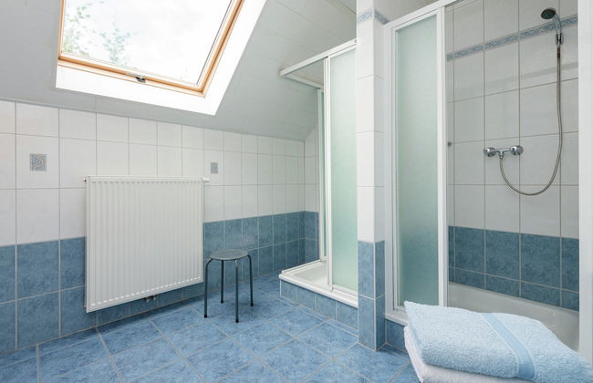 Spacious Retreat by Lake - Photo 19