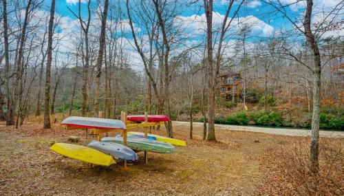 River Cabin - Fire Pit, Kayaks, Games, Dog Park - Foto 5