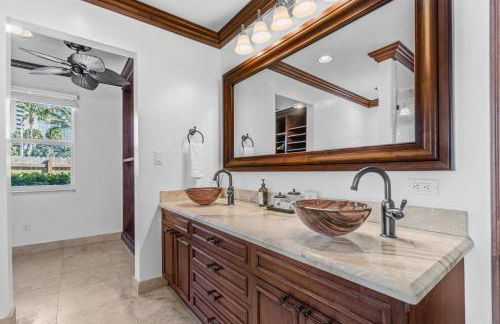 Across from Beach- 3 Master Suites, Heated Pool & Spa, Tanning Ledge, Golden Tee - by Maven Vacation Rentals - Foto 22