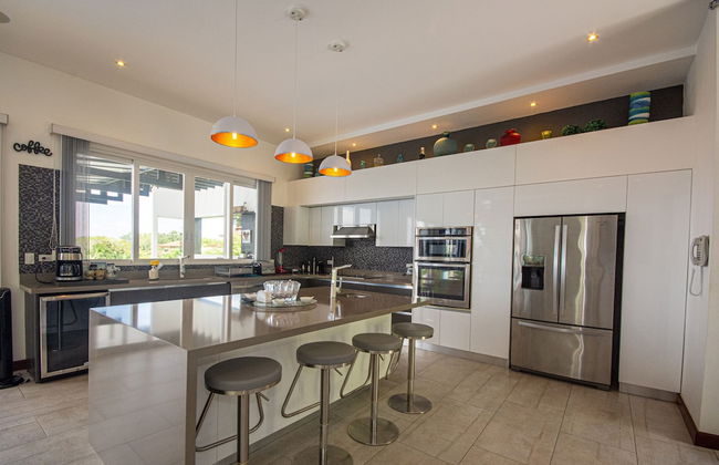 Luxury Hillside Estate at Nativa Resort by RedAwning - Foto 12