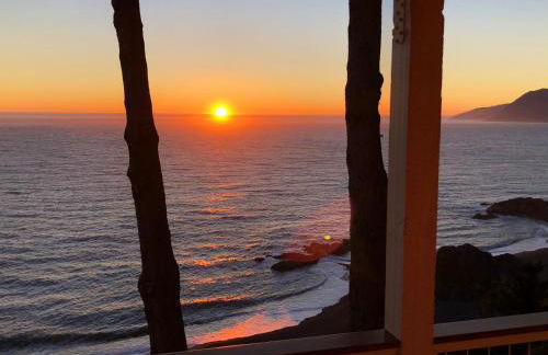 Amazing Oceanview 2 bedroom Oceanfront! by OceanviewHotTubs Shelter Cove, CA Tesla EV Station - Foto 31