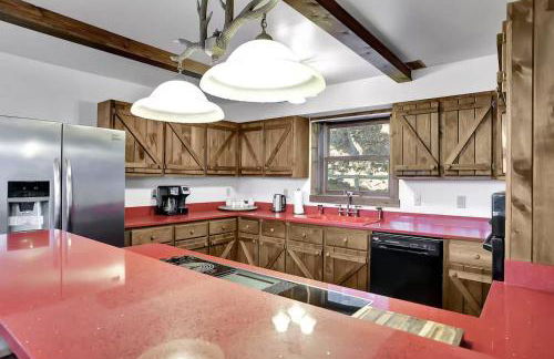 5 Bedroom Suites Hot Tub Jacuzzi Tub & Game Room - Photo 21