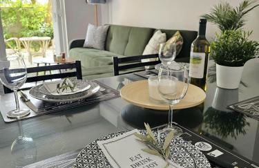 Modern Garden View Apt in Voula, Athens - Luxe - Foto 14