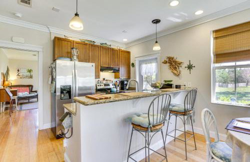 Lovely Carrabelle Home with Lake Views and Pool Access - Foto 6