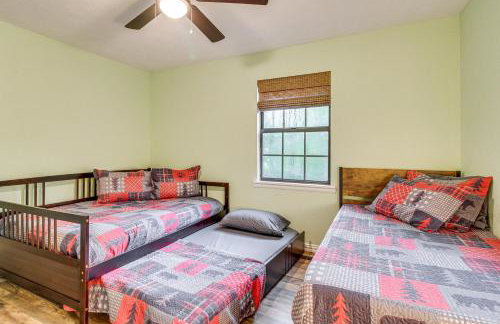 Cotter Home with Deck about 1 Mi to Big Spring Park! - Foto 24