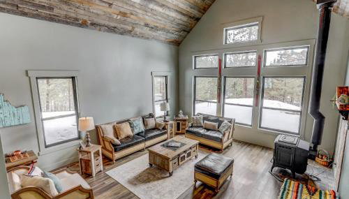 Camp 95 - Stunning Mountain Home - 4.5 Acres - Views - Hot Tub - Pet friendly - Private - Foto 3