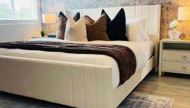 Luxurious Hidden Gem - Downtown Access - Balcony - Foto 3