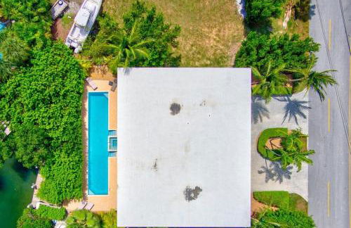 Oceanside Manor- Expansive Waterfront Pool Home, 30' Dock - Foto 55