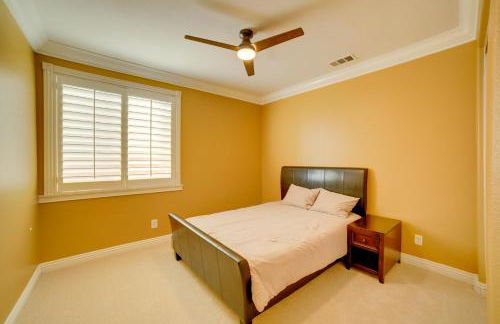 Resort-Style Oasis Expansive Riverside Mansion - Foto 16