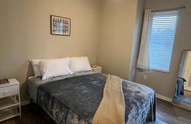 Fall Deals!! Modern 1 BR and Sleeper Sofa in Heart of Midtown Kansas City! - Foto 9