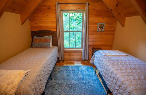 Cabin on the New River with Easy Steps to the River,Hot Tub, Fire Pit - Photo 19