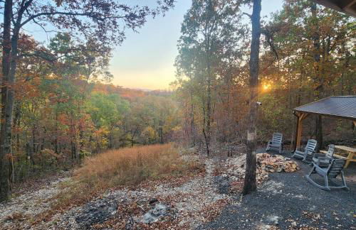 The Windstorm Cabin - Pet-friendly & a 2-person Jacuzzi hot tub! - Foto 37