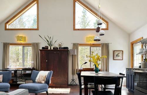 Serene Retreat on a Stream - Photo 13