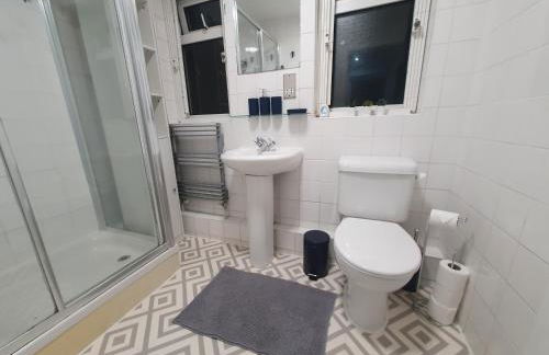 Bright Modern & Spacious 2-Bedroom Apartment - Opposite Penge East Station - 15 mins to Central London! - Foto 32