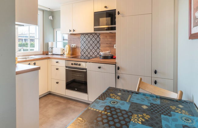 Charming Cottage Near Lake - Photo 16