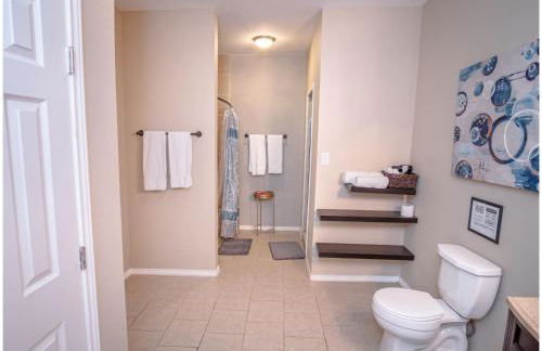 Large 3br/2ba Family Home W/patio Near Downtown! - Foto 42