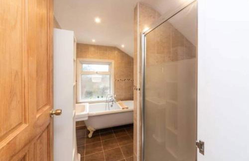 Charming Period Home near Surbiton with Garden - Foto 19