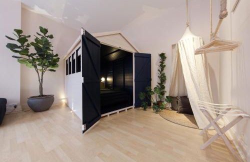 Shoreditch Loft w 100inch Cinema, Premium Mattress & Hammock, by the Design Traveller - Foto 29