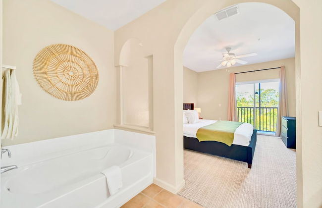 Modern 2BR Condo - With Pool Hot Tub - Photo 10