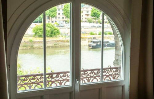 Seine-Front Apt in Stone House with parking and garden, Lacroix Island - Photo 7